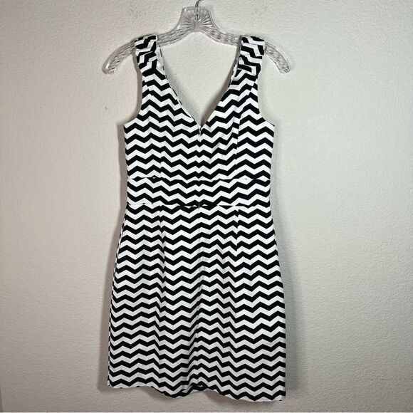 White House Black Market Black & White Stripped Sleeveless A-Line Dress Size‎ 4 - Picture 5 of 9